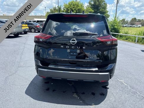 Certified 2025 Nissan Rogue SL w/ Tech Package AWD/4WD image 6