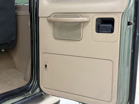 Used 2002 Ford E-350 and Econoline 350 Van image 64