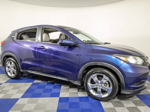 Used 2017 Honda HR-V EX-L image 2
