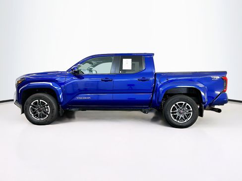 Used 2024 Toyota Tacoma TRD Sport w/ TRD Sport Upgrade Package image 4