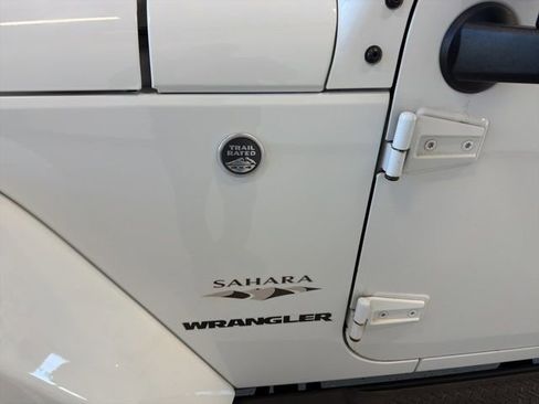 Used 2017 Jeep Wrangler Sahara image 9