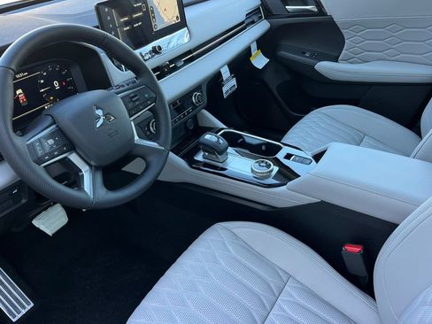 New 2026 Mitsubishi Outlander SEL FWD image 11