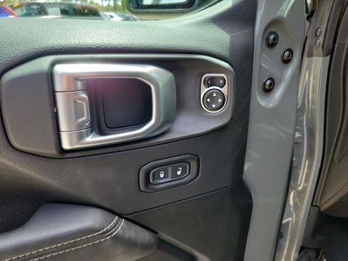 Used 2023 Jeep Wrangler Unlimited Sahara w/ Cold Weather Group AWD/4WD image 17