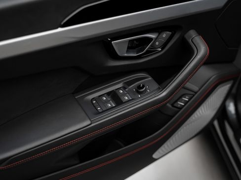Used 2019 Lamborghini Urus AWD/4WD image 55
