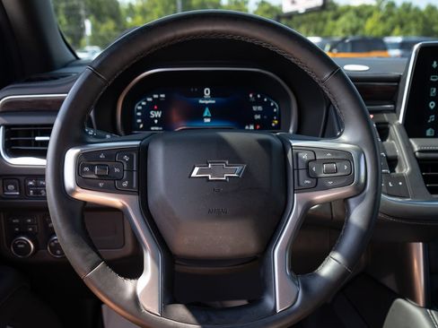 Used 2023 Chevrolet Suburban Z71 w/ Luxury Package AWD/4WD image 30