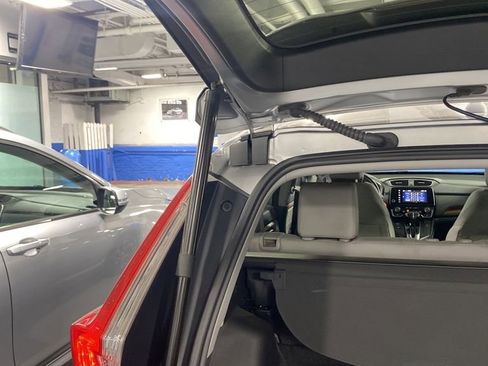 Used 2018 Honda CR-V Touring image 15