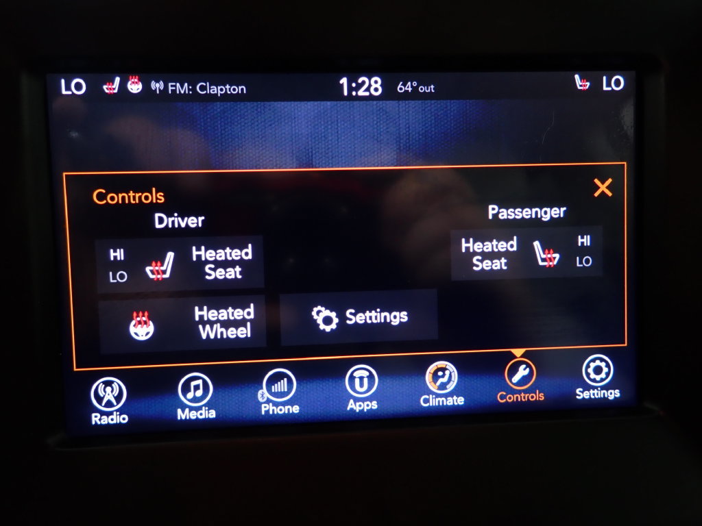 Used 2017 Jeep Compass Latitude w/ Popular Equipment Group AWD/4WD image 3