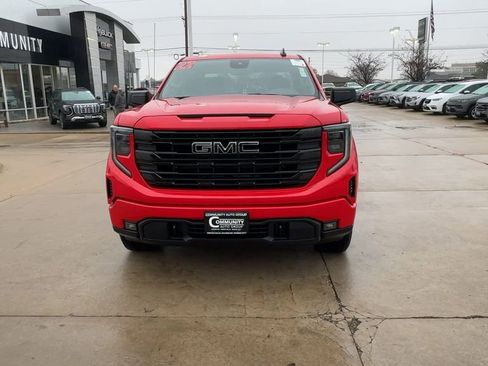 Certified 2022 GMC Sierra 1500 Elevation w/ LPO, Elevation Black Package image 3