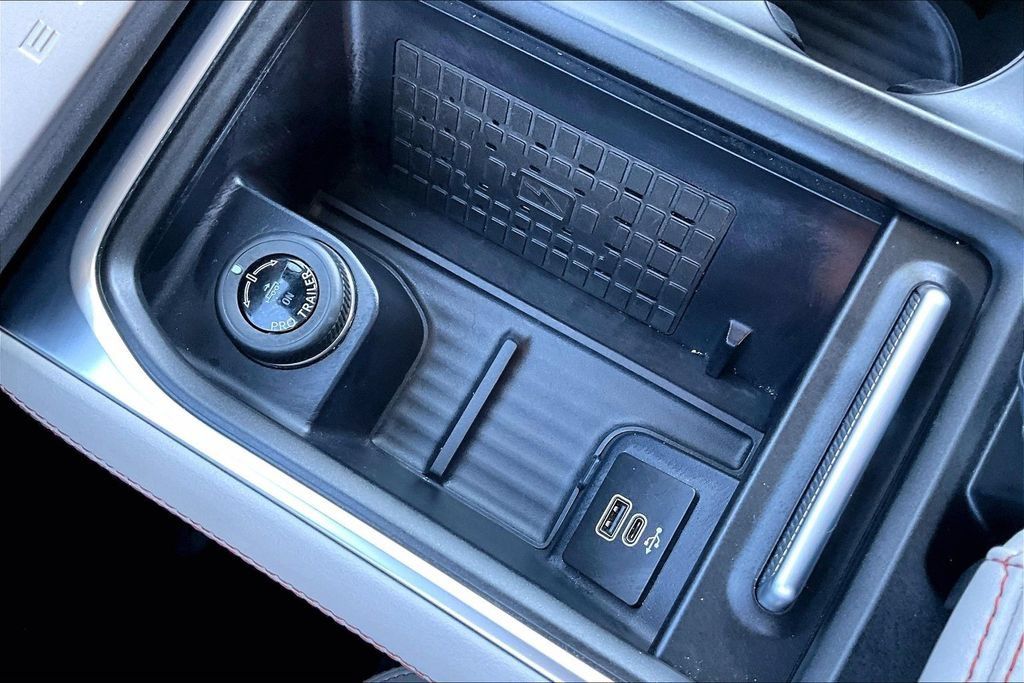 Used 2025 Ford Expedition Active RWD image 22