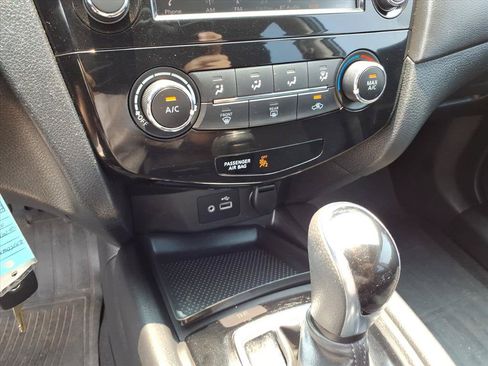 Used 2018 Nissan Rogue S FWD image 23