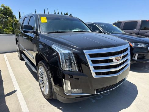 Used 2019 Cadillac Escalade ESV Luxury AWD/4WD image 3