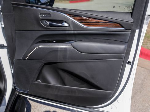 Certified 2024 Cadillac Escalade Luxury image 31