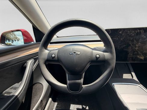 Used 2024 Tesla Model Y Long Range RWD image 12