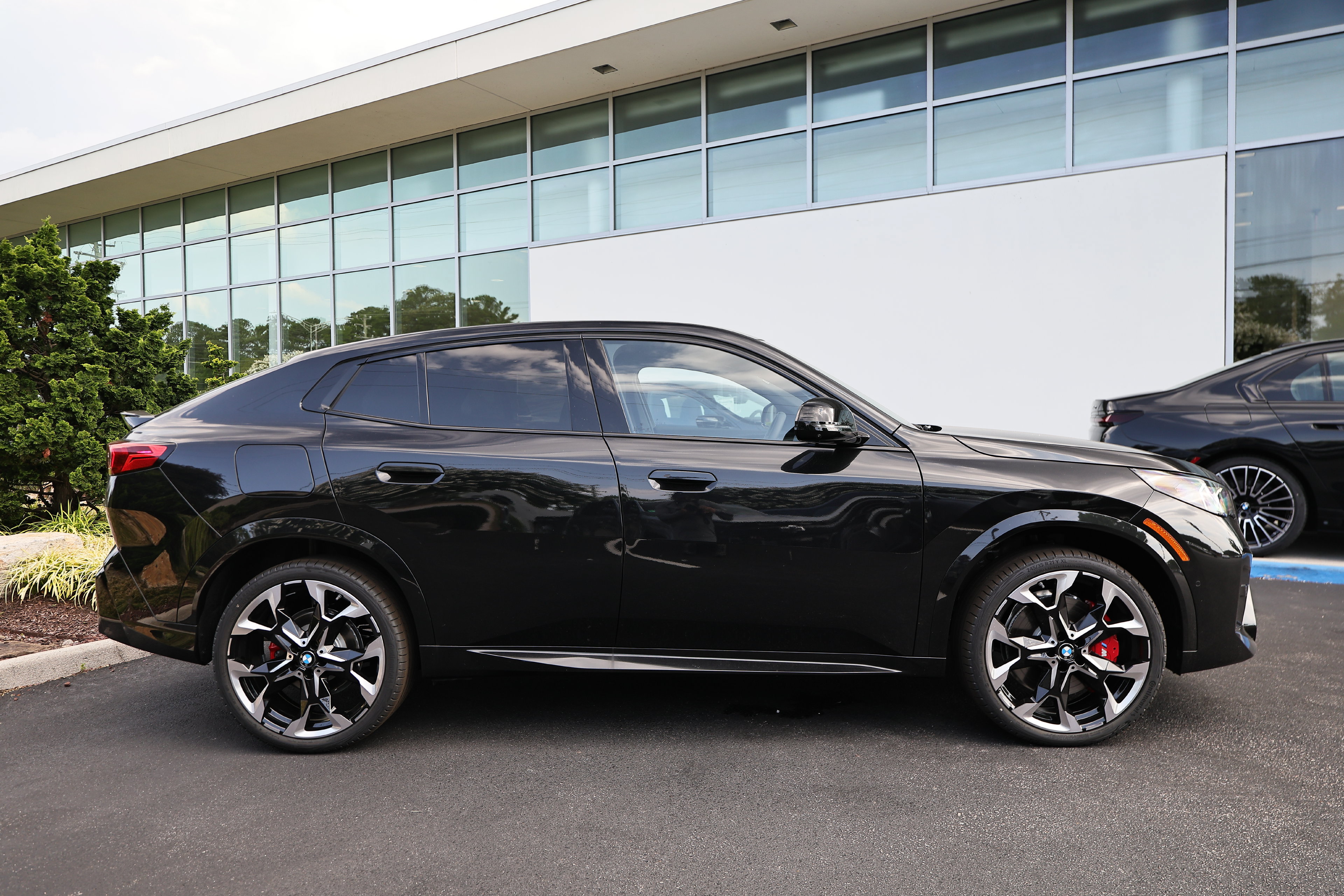 New 2026 BMW X2 xDrive28i w/ Technology Package AWD/4WD image 4
