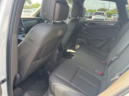Used 2021 Porsche Macan S AWD/4WD image 3