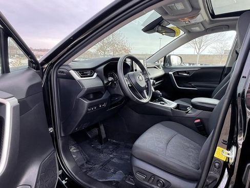 Used 2020 Toyota RAV4 XLE image 18