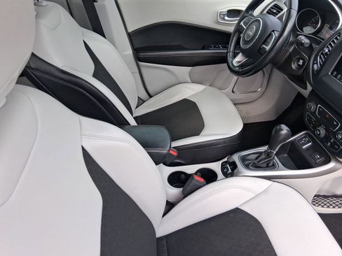 Used 2020 Jeep Compass Latitude image 32