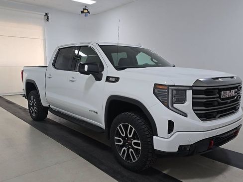 Used 2024 GMC Sierra 1500 AT4 w/ Technology Package AWD/4WD image 3
