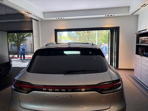Used 2019 Porsche Macan S AWD/4WD image 2
