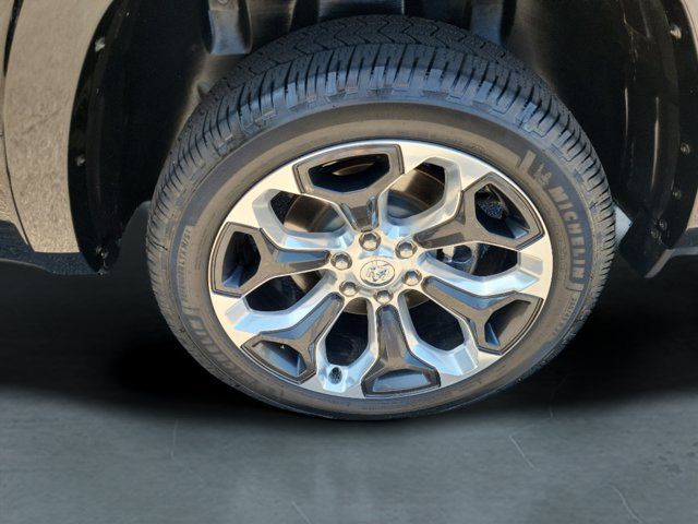Used 2022 RAM 1500 Limited w/ Body Color Bumper Group AWD/4WD image 9