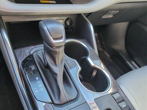 Used 2023 Toyota Highlander Platinum image 15