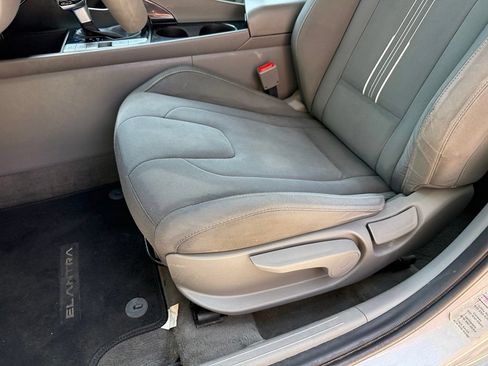 Used 2023 Hyundai Elantra Blue FWD image 21