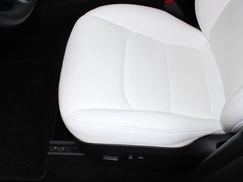 Used 2024 Tesla Model Y Long Range image 8