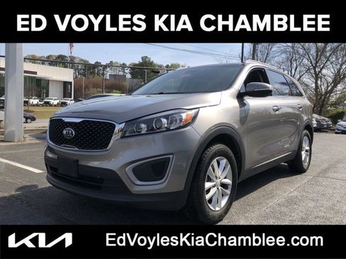 Used 2017 Kia Sorento LX w/ LX Convenience Package image 1