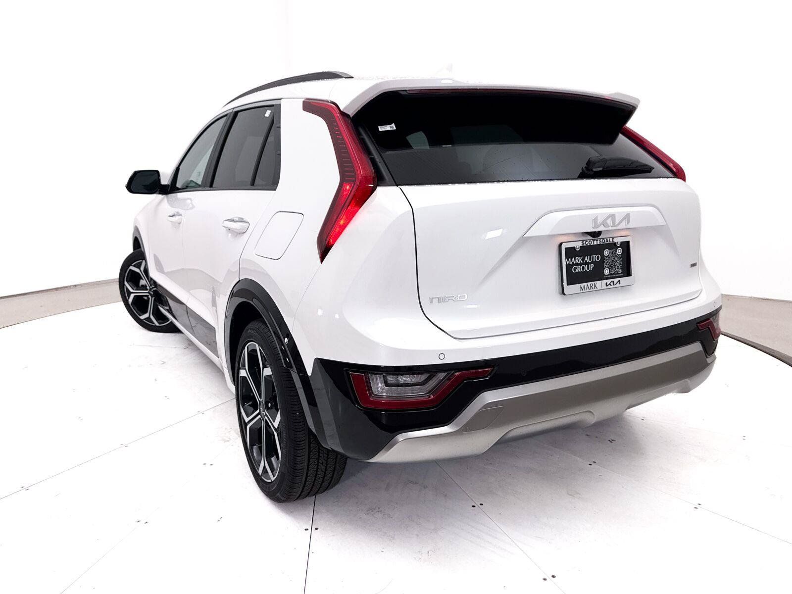 Used 2024 Kia Niro SX Touring FWD image 9