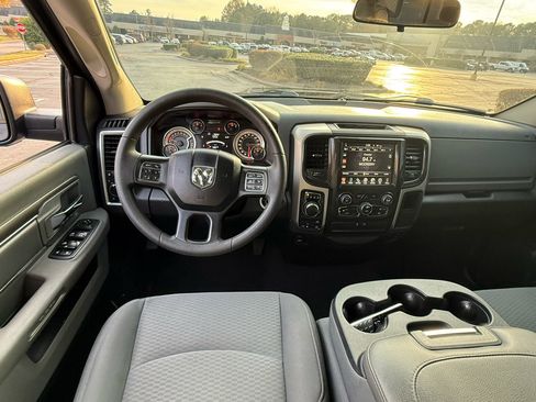 Used 2018 RAM 1500 Classic SLT image 10