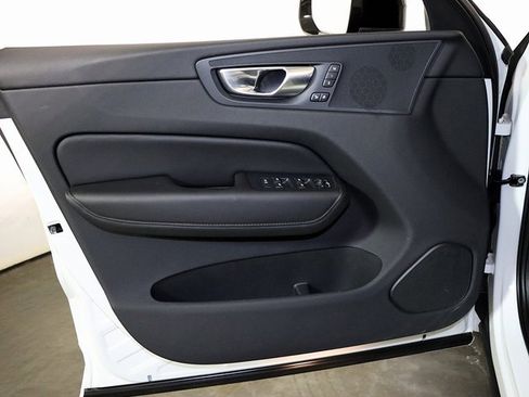 Used 2025 Volvo XC60 B5 Plus image 24