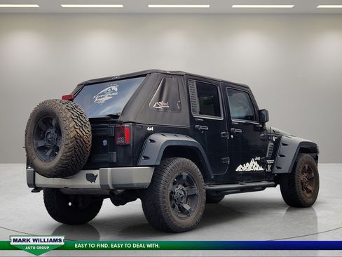 Used 2015 Jeep Wrangler Unlimited Sahara w/ Dual Top Group AWD/4WD image 4