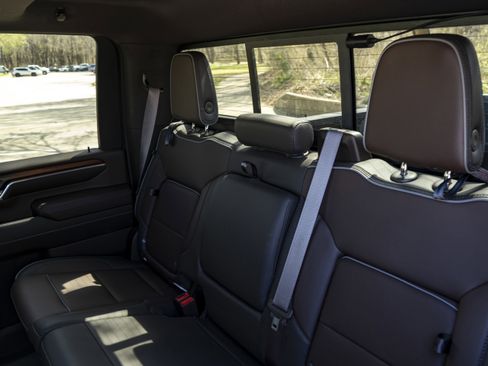 Used 2024 GMC Sierra 3500 Denali w/ Denali Reserve Package image 18