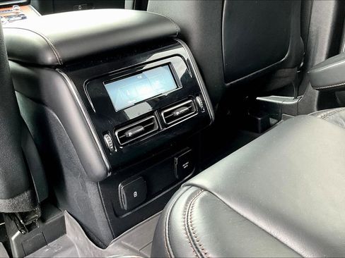 Used 2020 Lincoln Aviator Reserve w/ Class IV Trailer Tow Package image 35