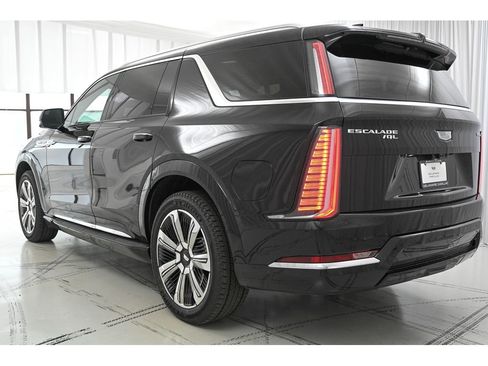 New 2026 Cadillac Escalade IQL Luxury image 5