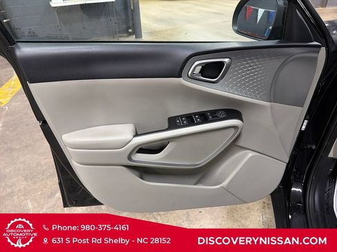 Used 2024 Kia Soul LX w/ Option Group 015 FWD image 10