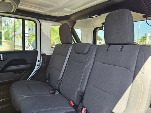 Used 2025 Jeep Wrangler Unlimited Sahara AWD/4WD image 26