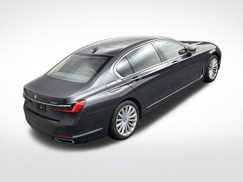 Used 2022 BMW 740i w/ Premium Package image 22