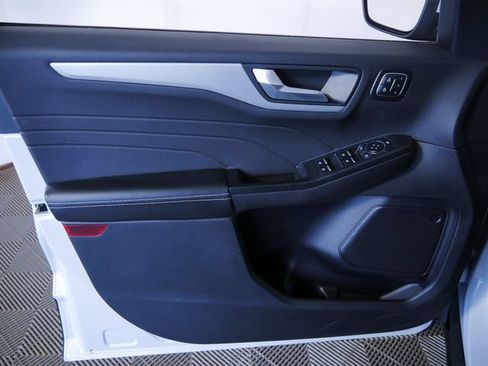 Used 2025 Ford Escape Platinum AWD/4WD image 16