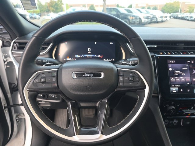 Used 2023 Jeep Grand Cherokee Altitude AWD/4WD image 12