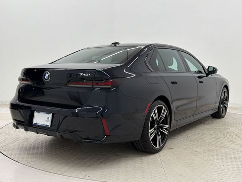 Used 2023 BMW 740i RWD image 9