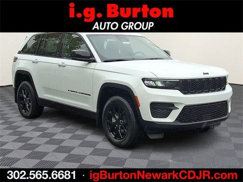 New 2025 Jeep Grand Cherokee Altitude w/ MOPAR Finishing Package image 1