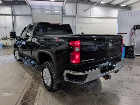 Used 2021 Chevrolet Silverado 2500 LT w/ Convenience Package AWD/4WD image 4