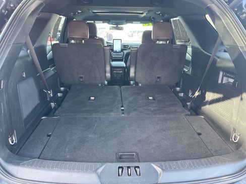 Used 2023 Ford Explorer Platinum w/ Technology Package image 25