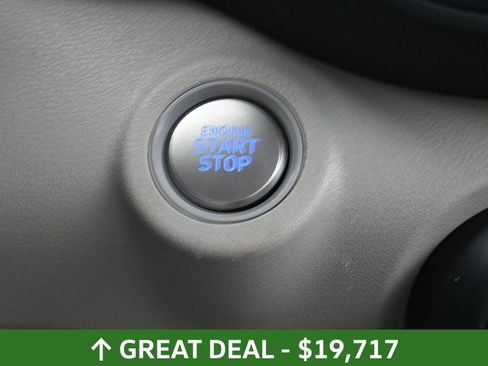 Used 2025 Hyundai Venue SEL FWD image 39