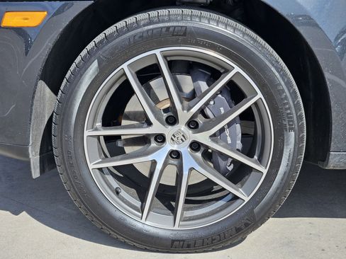 Certified 2026 Porsche Macan image 14