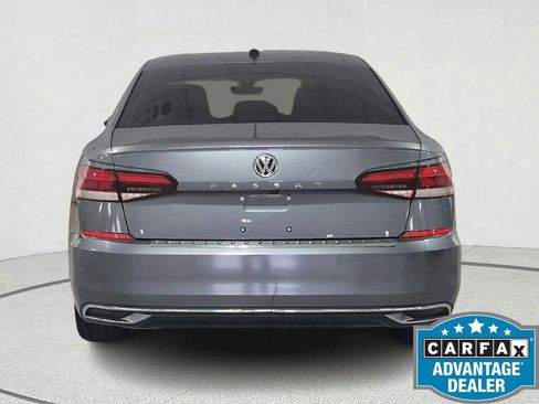 Used 2022 Volkswagen Passat 2.0T FWD image 4