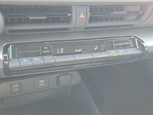 Used 2024 Toyota Prius LE image 28