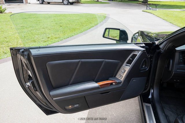 Used 2006 Cadillac XLR RWD image 32