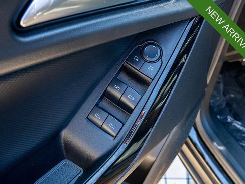 Used 2025 Chevrolet Equinox LT FWD image 18